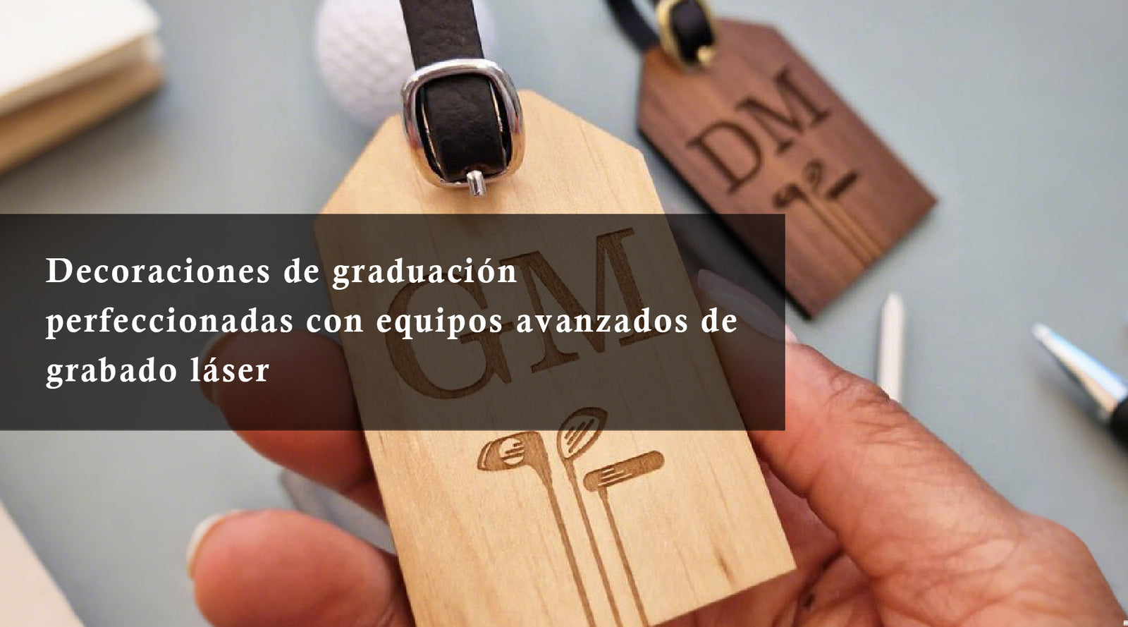 Decoraciones de graduación perfeccionadas con equipos avanzados de grabado láser